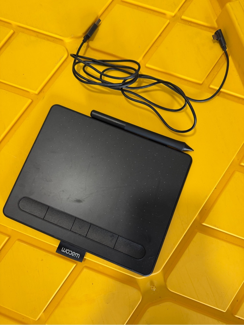 Wacom Black Graphics Drawing Tablet with Pen